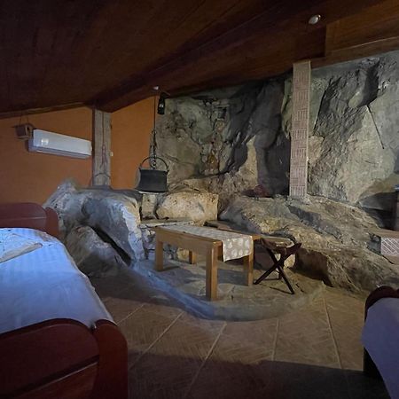 Cave Apartment Virpazar Exteriör bild