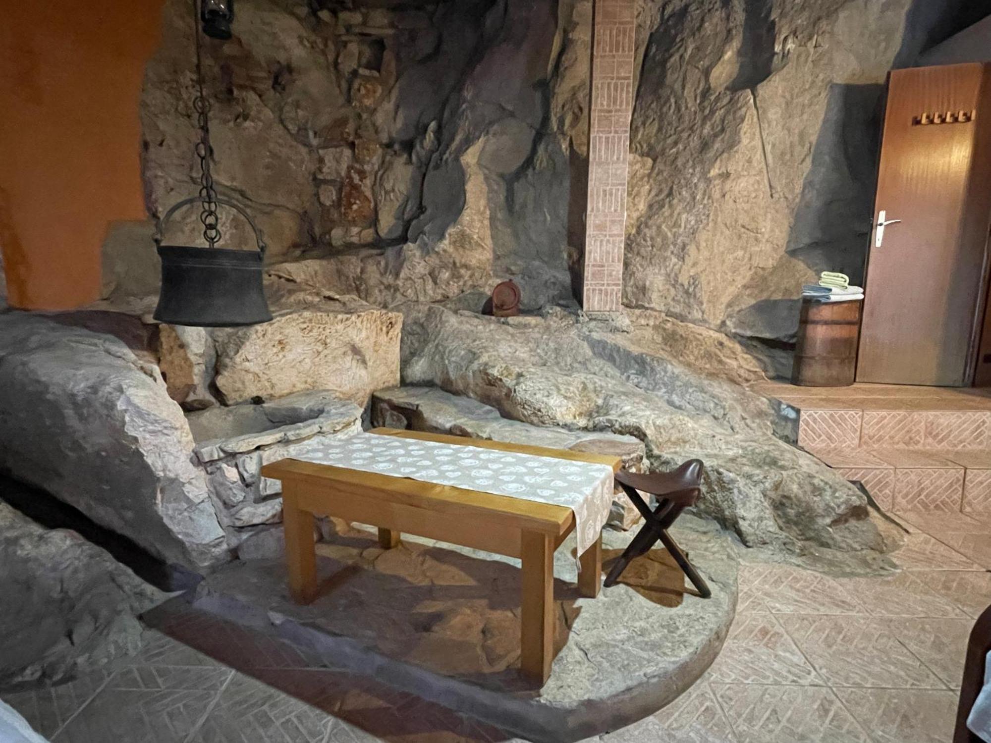 Cave Apartment Virpazar Exteriör bild